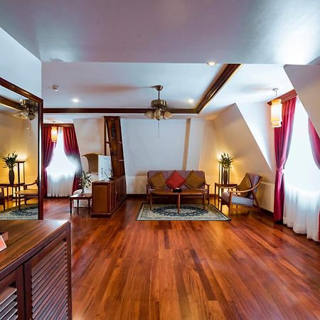 סיאם ריפ The Suite By Royal Crown Hotel מראה חיצוני תמונה