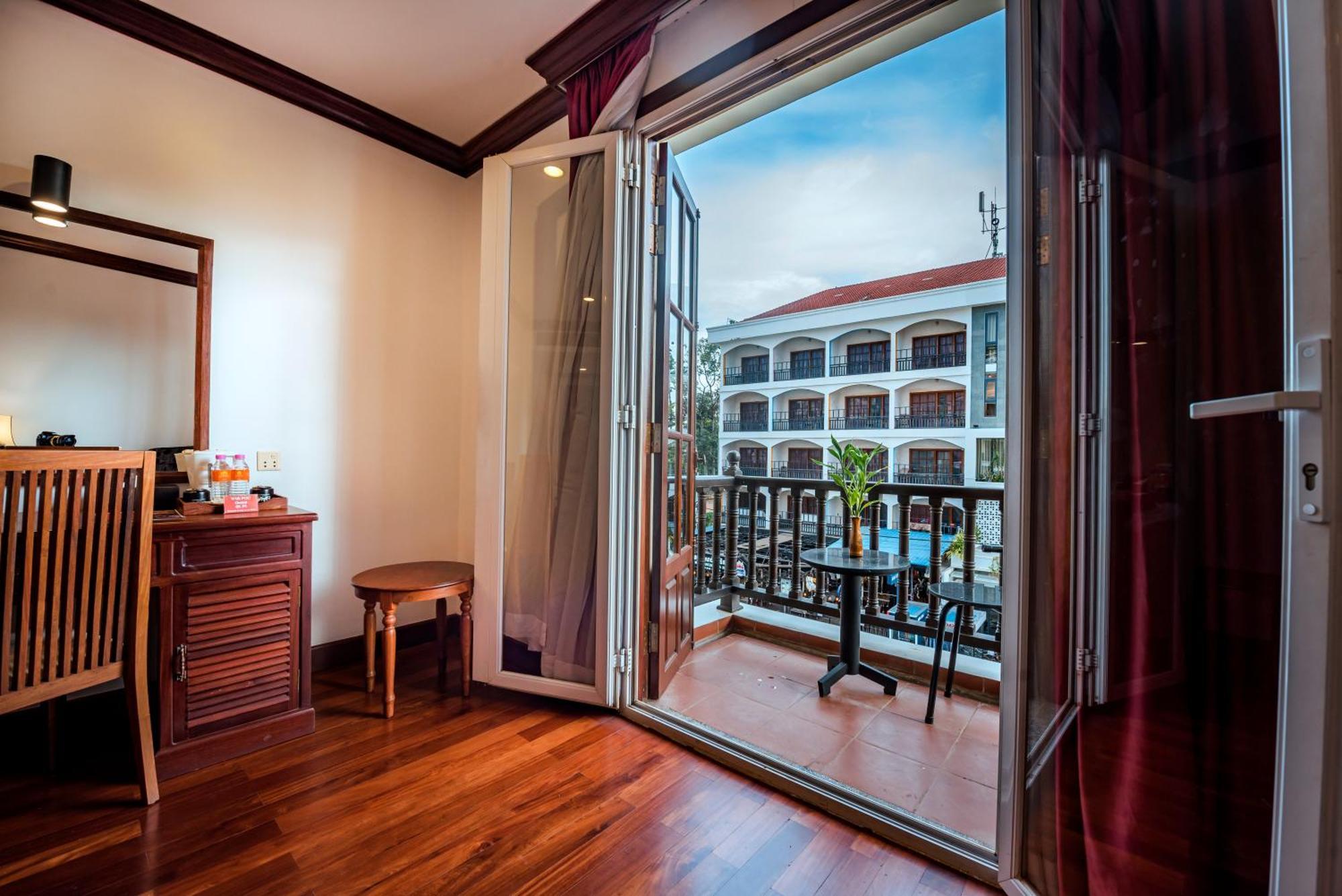 סיאם ריפ The Suite By Royal Crown Hotel מראה חיצוני תמונה